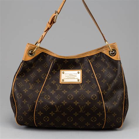 louis vuitton inventeur 101 avenue des champs elysees paris bag